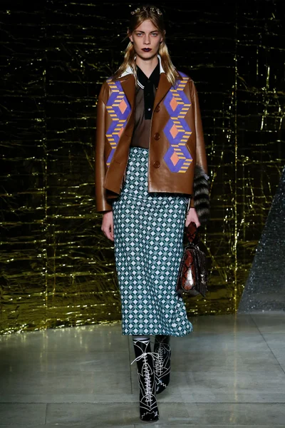 Look 12